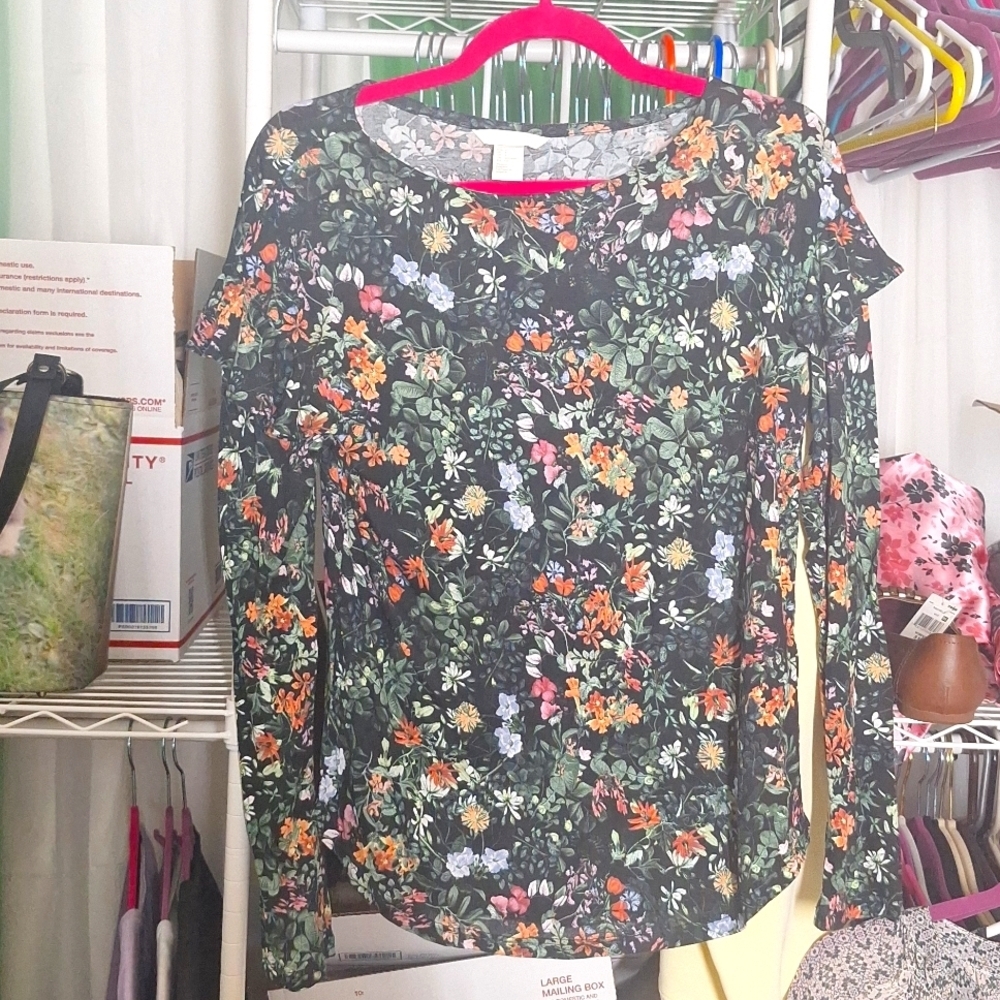 H&M SIZE SMALL BLACK AND FLORAL PRINT LONG SLEEVE TOP